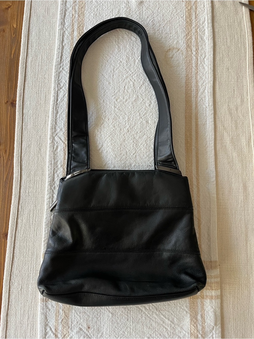 VTG Classic 90s Minimalist Black Leather Shoulder Bag